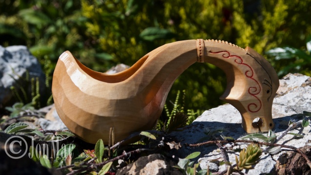What are the steps to carve a kuksa?